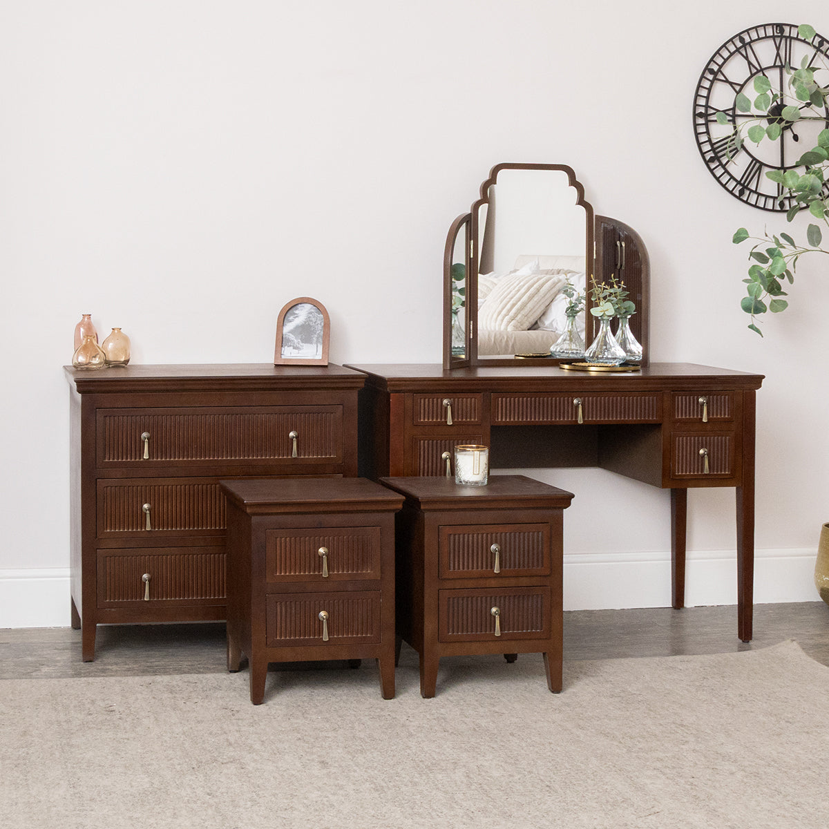 Dark Brown Wooden Reeded Chest of 3 Drawers, Dressing Table, Mirror Set & Pair of Bedside Tables - Georgian Range Melody Maison Ltd Dark Brown Wooden Reeded Chest of 3 Drawers, Dressing Table, Mirror Set & Pair of Bedside Tables - Georgian Range Melody Maison Ltd