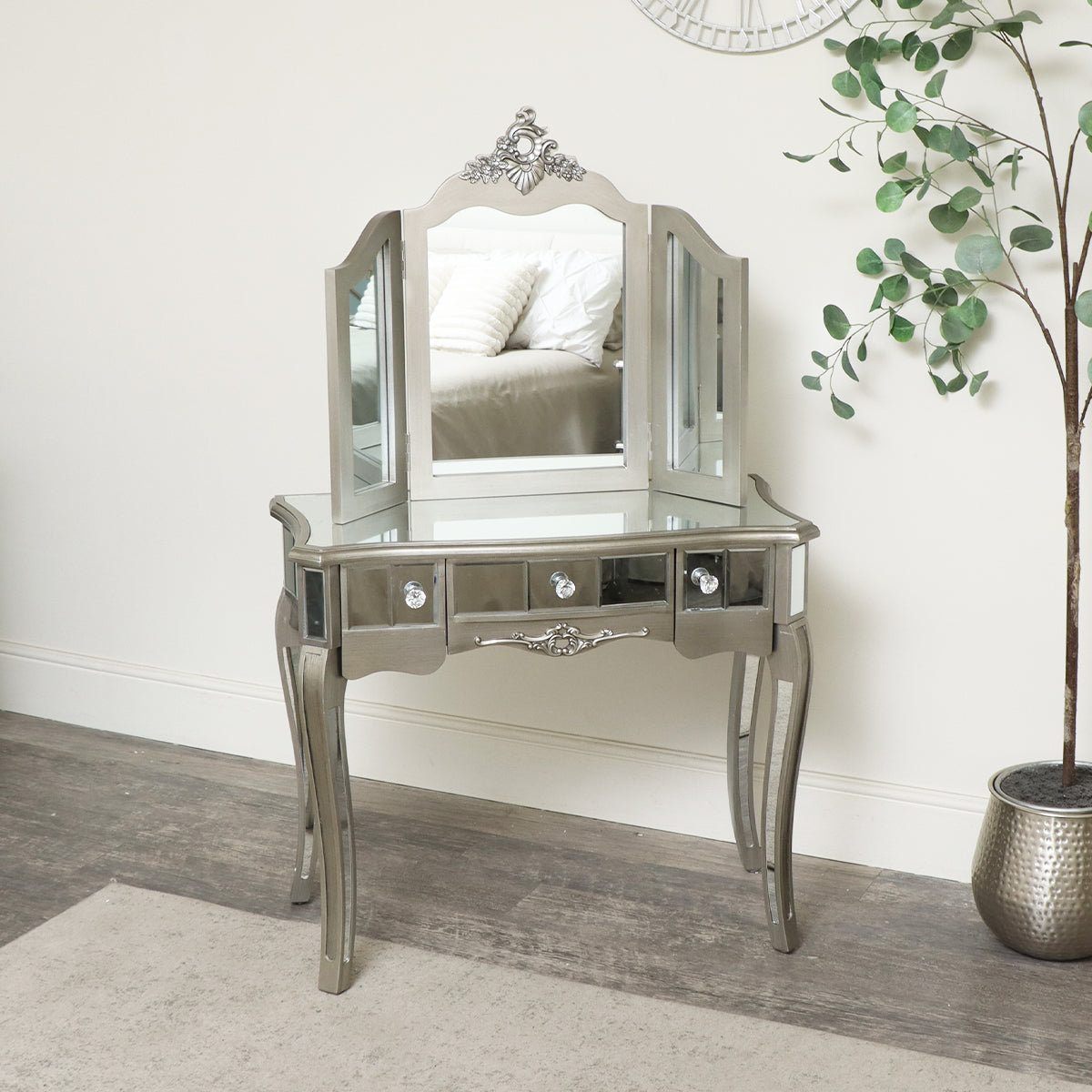 silver mirror dressing table Luxury Makeup Vanity Desk Set with Stool, Vanity Table Dressing Table with Height-Adjustable Mirror & 4 Drawers, Silver-ModernLuxe