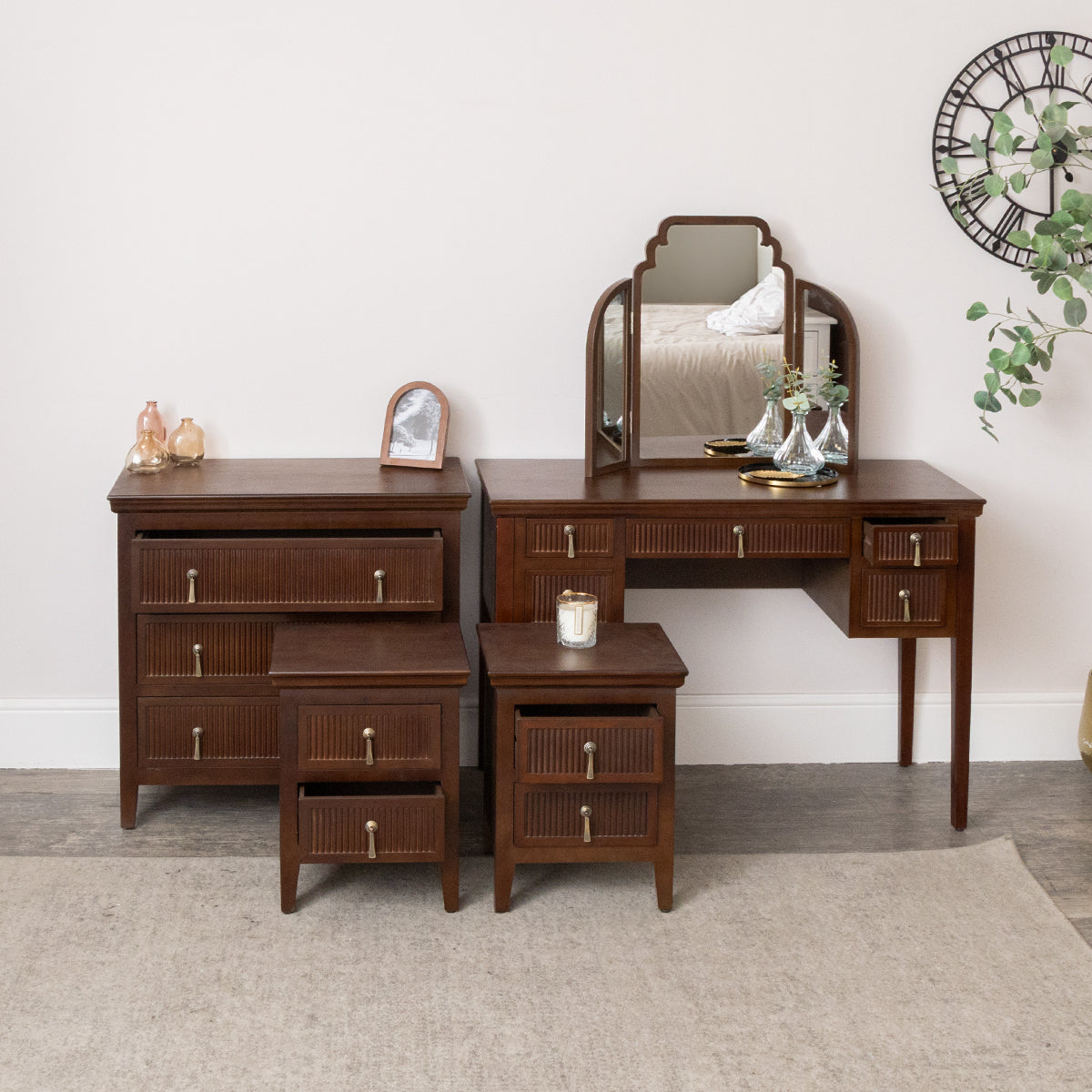 Dark Brown Wooden Reeded Chest of 3 Drawers, Dressing Table, Mirror Set & Pair of Bedside Tables - Georgian Range Melody Maison Ltd Dark Brown Wooden Reeded Chest of 3 Drawers, Dressing Table, Mirror Set & Pair of Bedside Tables - Georgian Range Melody Maison Ltd