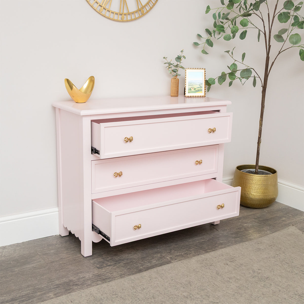 Large Scalloped 3 Drawer Chest of Drawers Large Scalloped 3 Drawer Chest of Drawers
