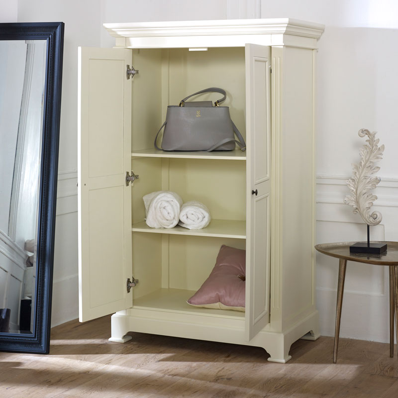 Linen Closet/Low Wardrobe Storage Cabinet - Daventry Cream Range DAMAGED SECOND 3981