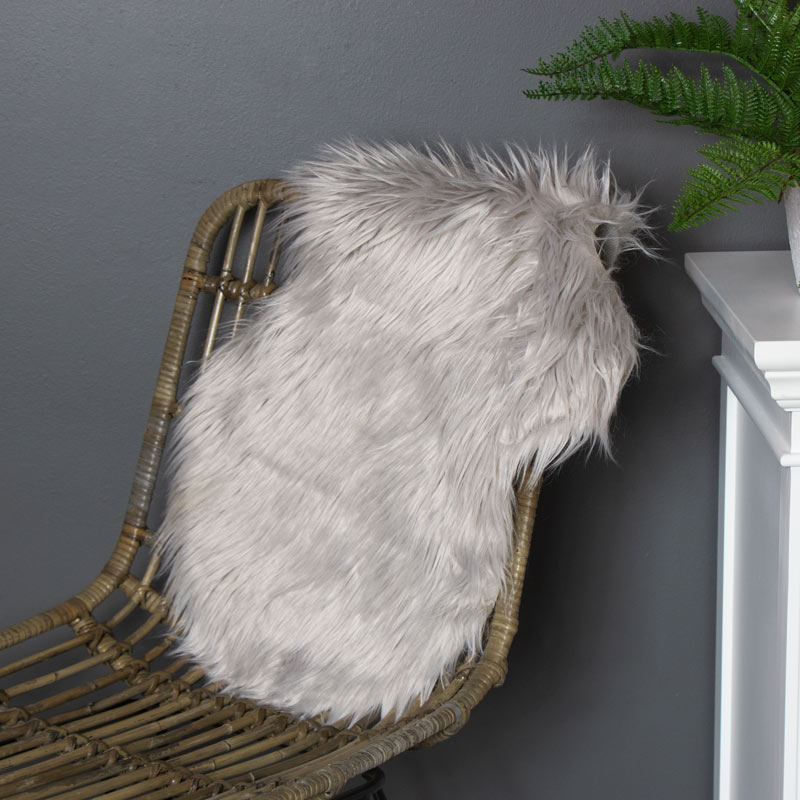 Light Grey Single Pelt Faux Fur Rug 38cm x 55cm