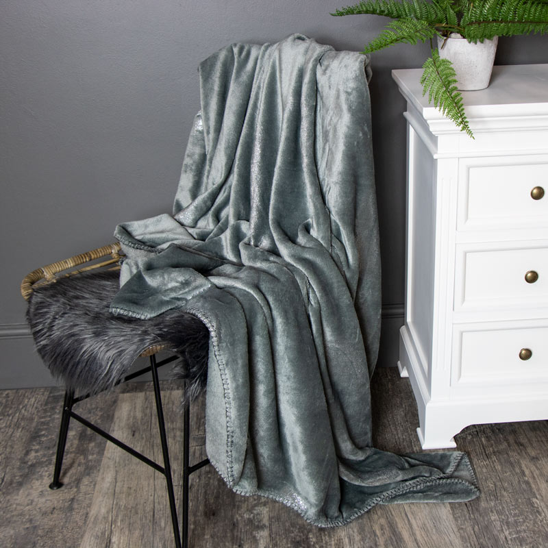 Luxury Soft Dark Grey Throw With Sparkly Feather Print 